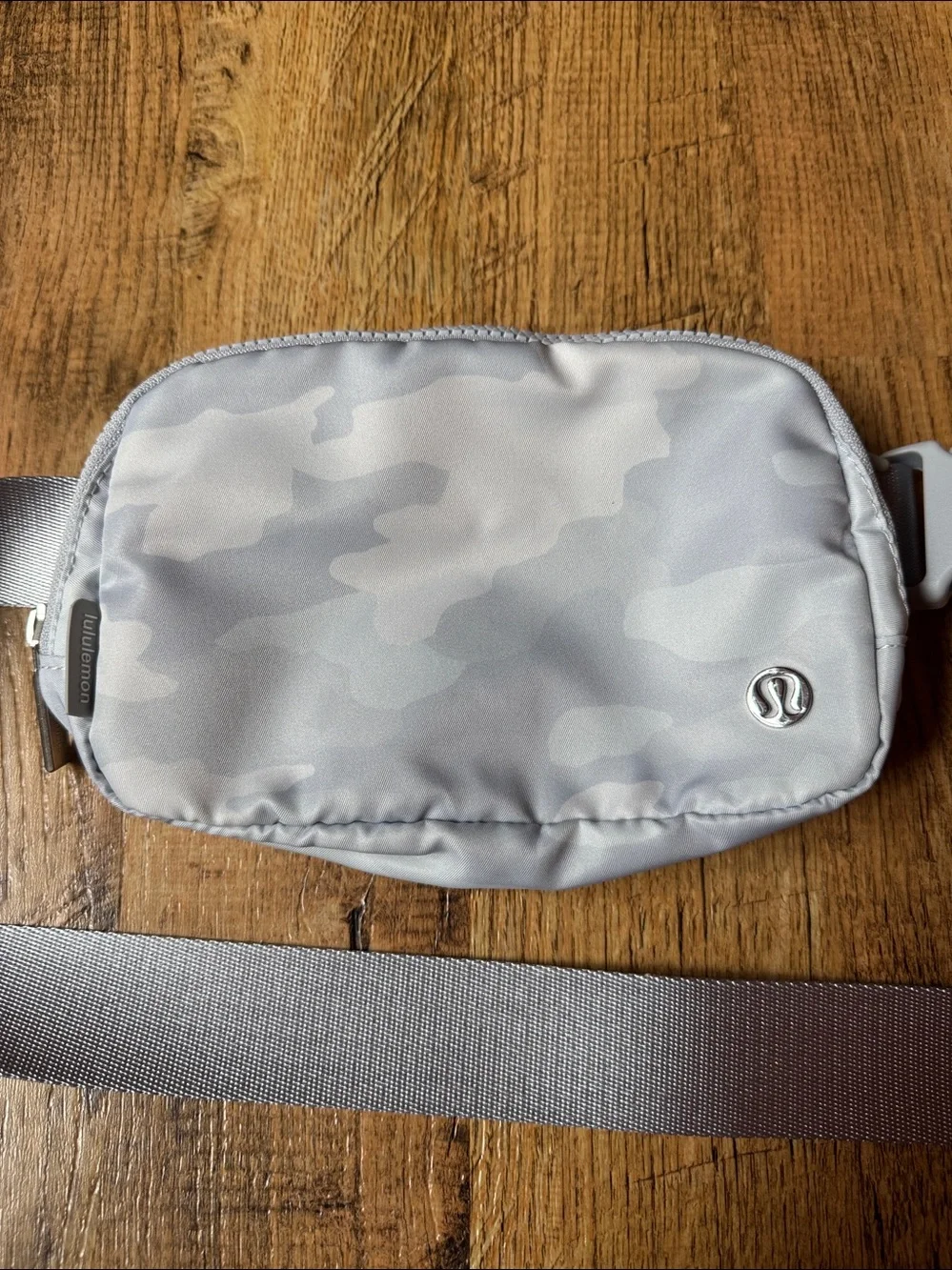 Lululemon Athletica Silver Camo Crossbody Everywhere Belt Bag NWOT ✨